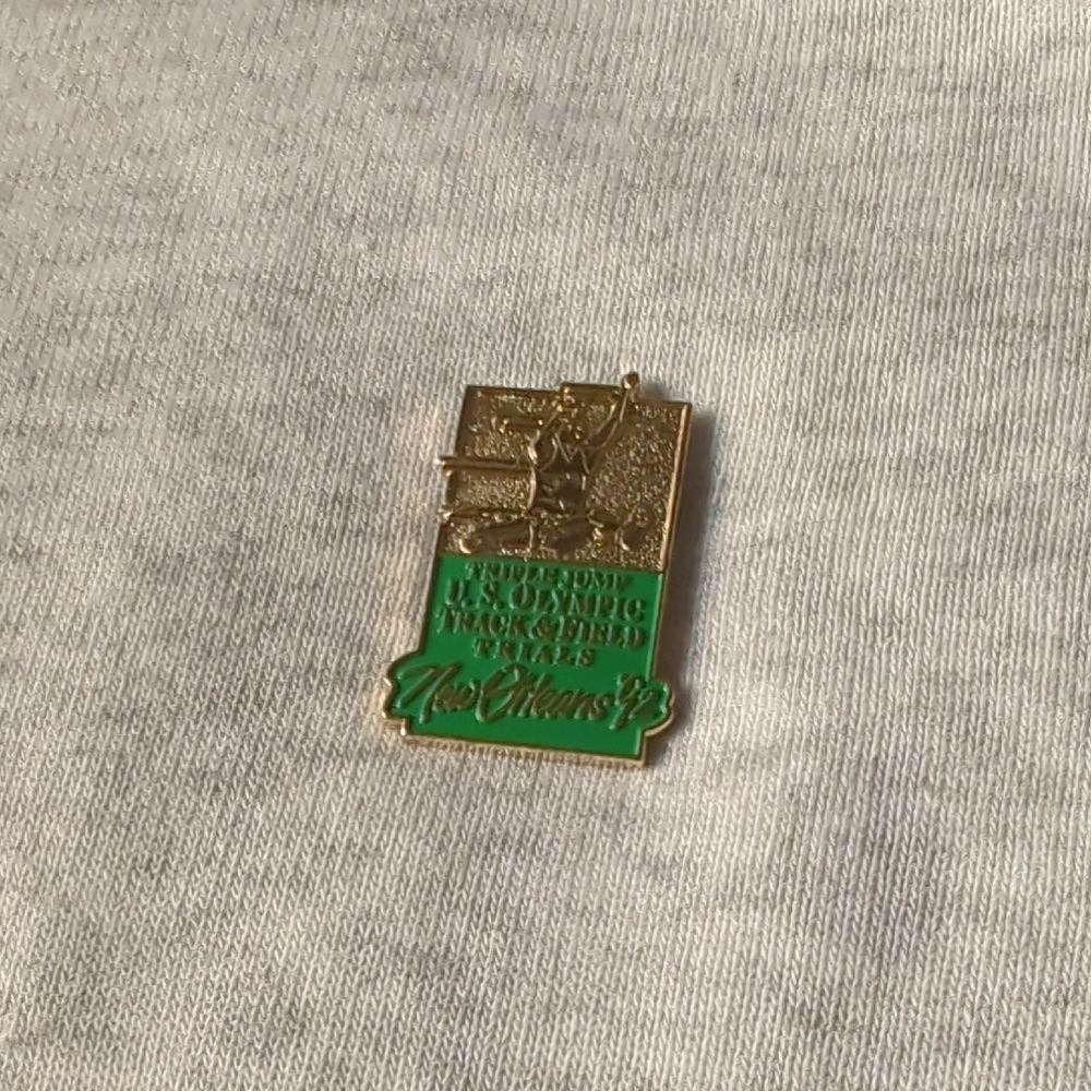 Vintage Gold and Green pin 1992 U.S. Olympic Track & Field Trials New Orleans - Picture 5 of 6